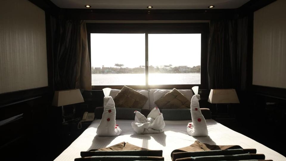 Bed, Photo of the whole room, Bedroom, River view