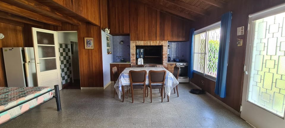 Kitchen or kitchenette, Dining area, pet friendly