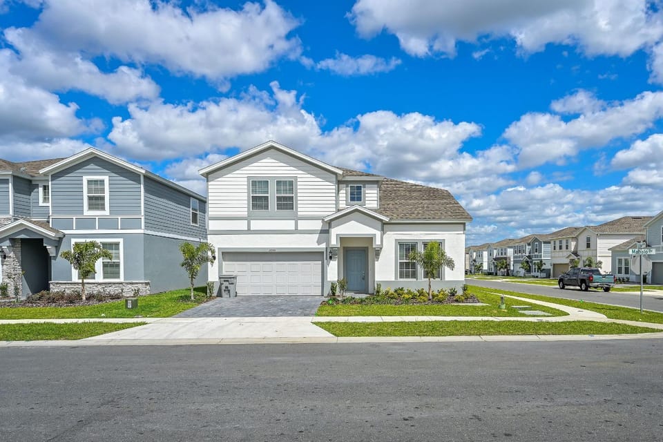 New Luxury Single Family 9BR Windsor Island Resort House in Polk County