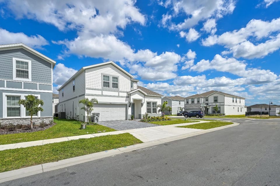 New Luxury Single Family 9BR Windsor Island Resort House in Polk County