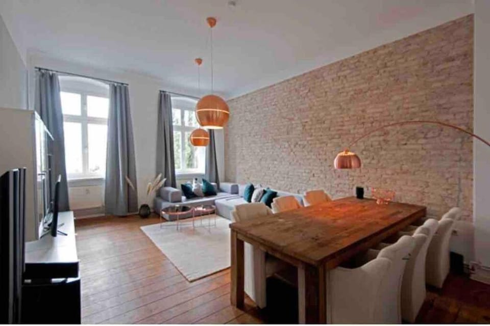 TV and multimedia, Living room, Dining area