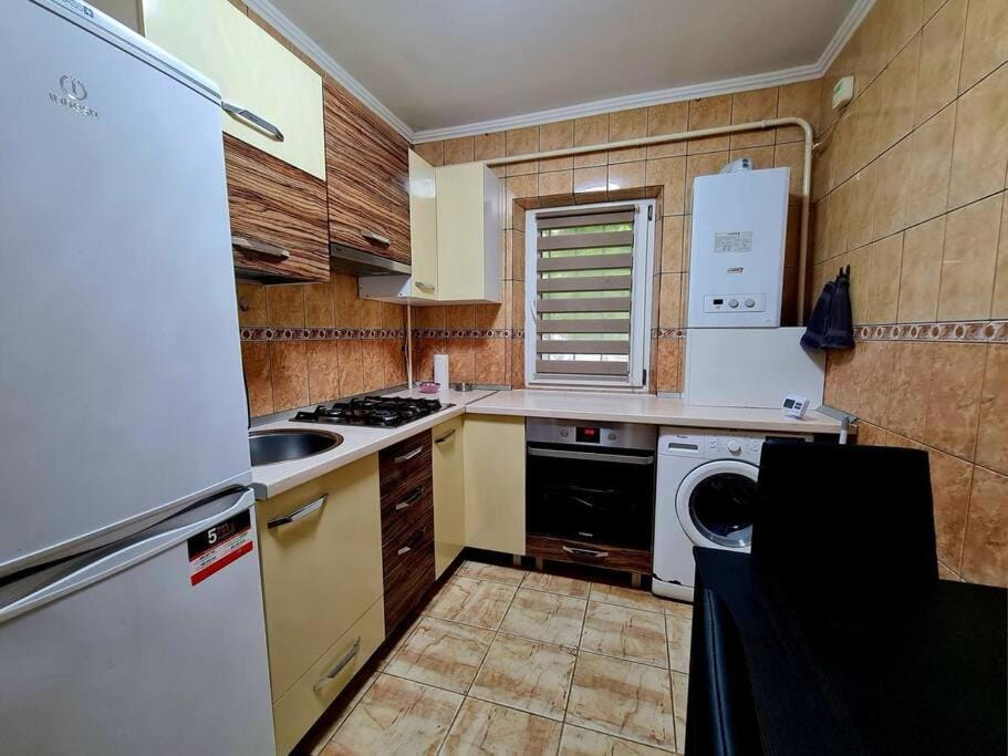 Kitchen or kitchenette, pet friendly, stove, washing machine