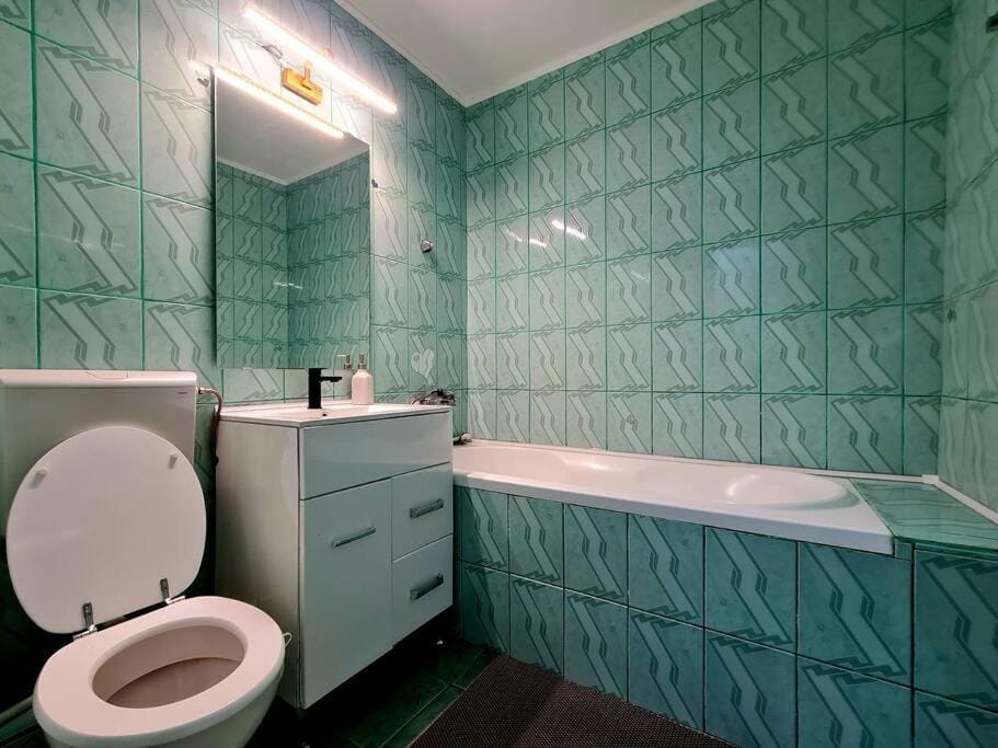 Toilet, Bathroom, Bath
