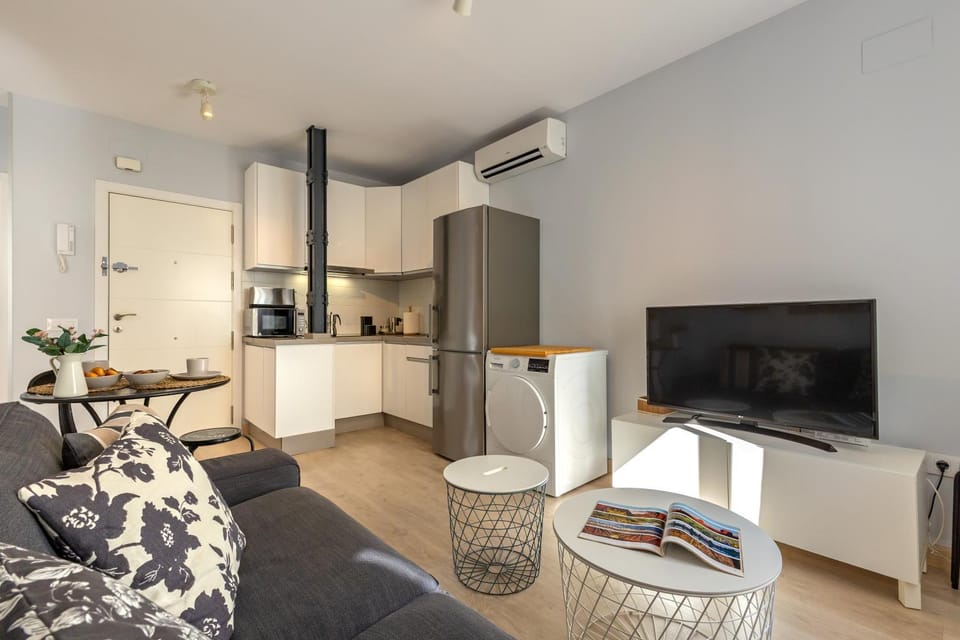 Communal lounge/ TV room, TV and multimedia, Kitchen or kitchenette, Living room, Seating area, Dining area, Evening entertainment, minibar, oven, air conditioner