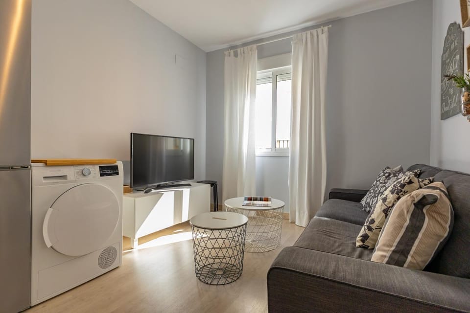 Communal lounge/ TV room, TV and multimedia, Living room, Seating area, Evening entertainment