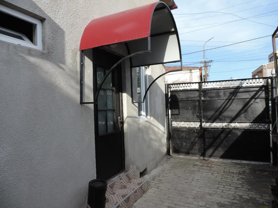 Property building, Day