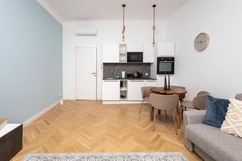Kitchen or kitchenette, Dining area, minibar, pet friendly