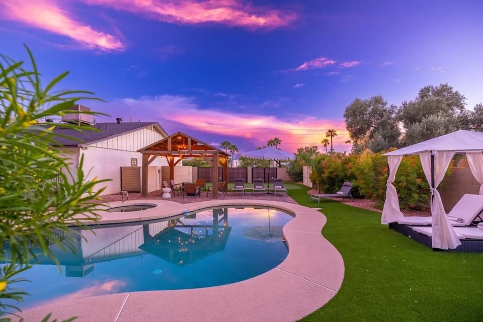 Desert Oasis Resort Style Backyard Sleeps 18 Games House in Scottsdale
