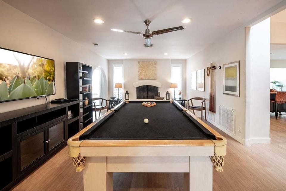 Desert Oasis Resort Style Backyard Sleeps 18 Games House in Scottsdale