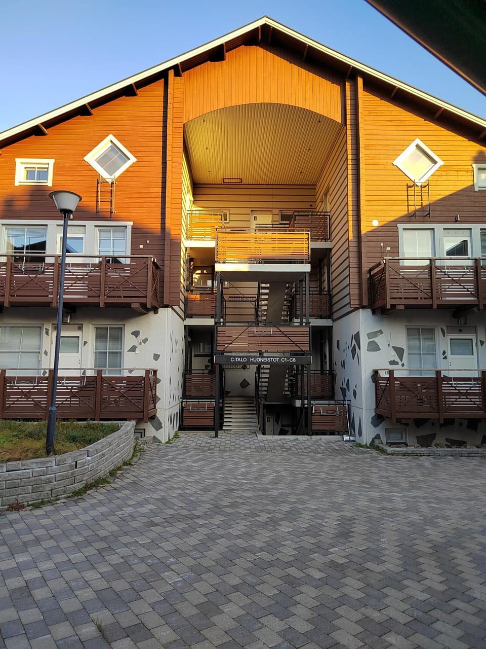 Property building, Facade/entrance, Day