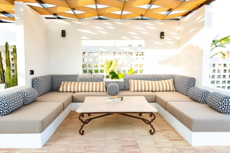 Patio, Day, Living room, Lounge or bar, Seating area