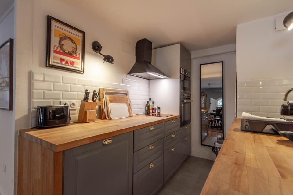 Kitchen or kitchenette, stove