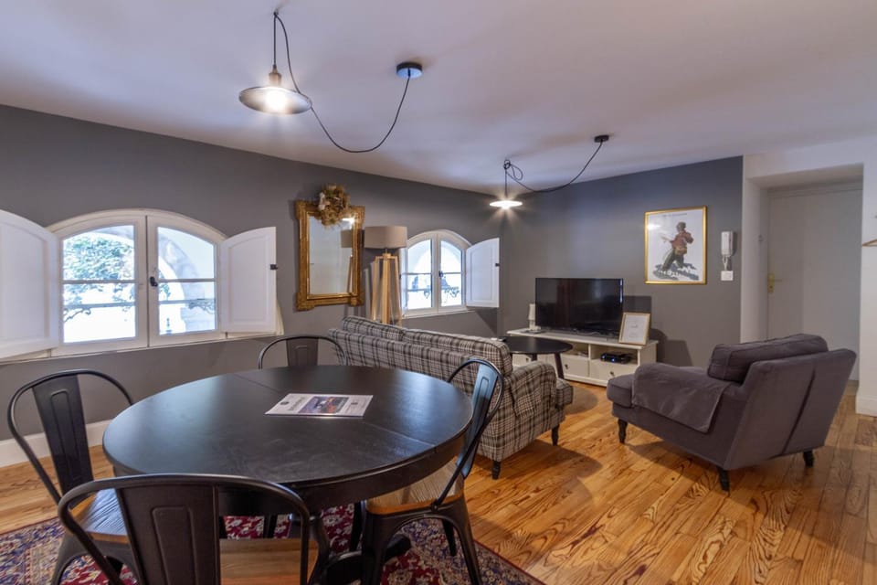 Communal lounge/ TV room, TV and multimedia, Living room, Dining area
