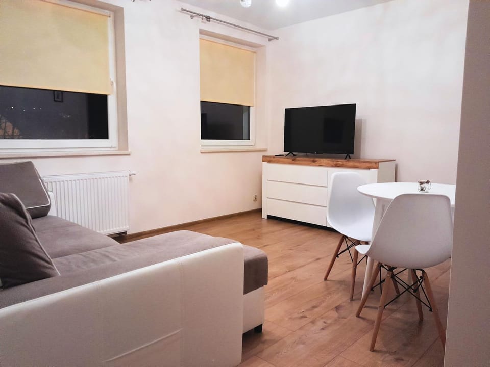 Communal lounge/ TV room, TV and multimedia, Living room, Seating area
