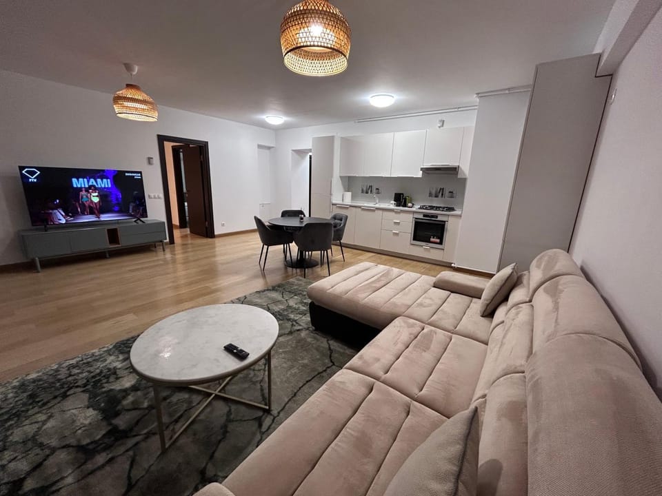 TV and multimedia, Kitchen or kitchenette, Living room, Seating area, Dining area