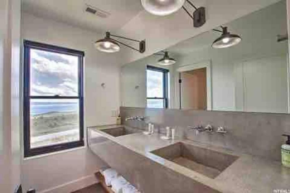 Skybridge Bear Lake Sleeps 61-75 with condo add-on House in Idaho