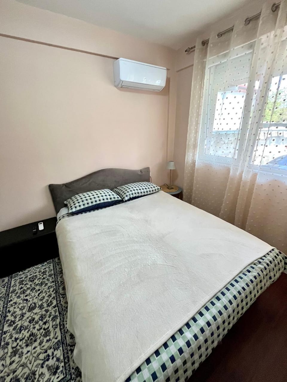 Bed, Bedroom, air conditioner