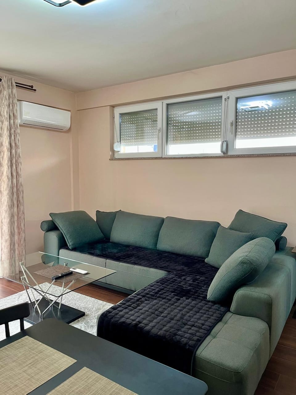 Living room, Seating area, air conditioner