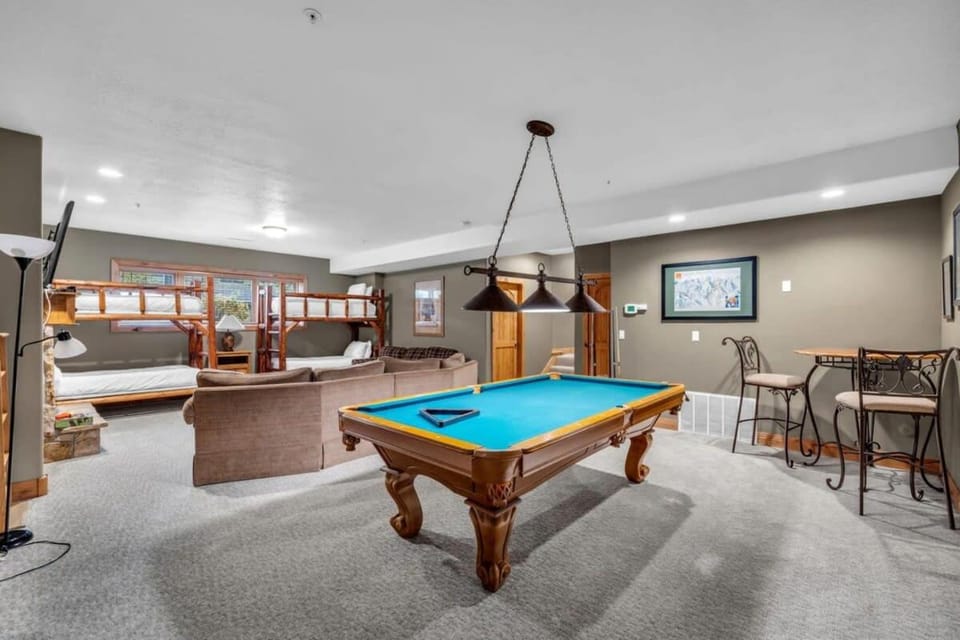 4BR Retreat with Hot Tub and Great Location House in Park City