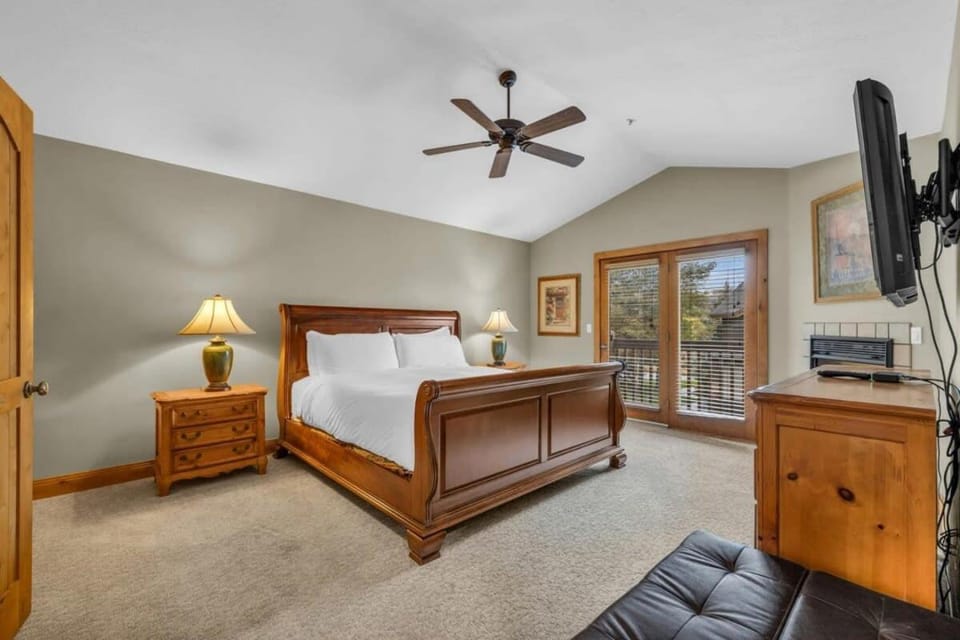 4BR Retreat with Hot Tub and Great Location House in Park City