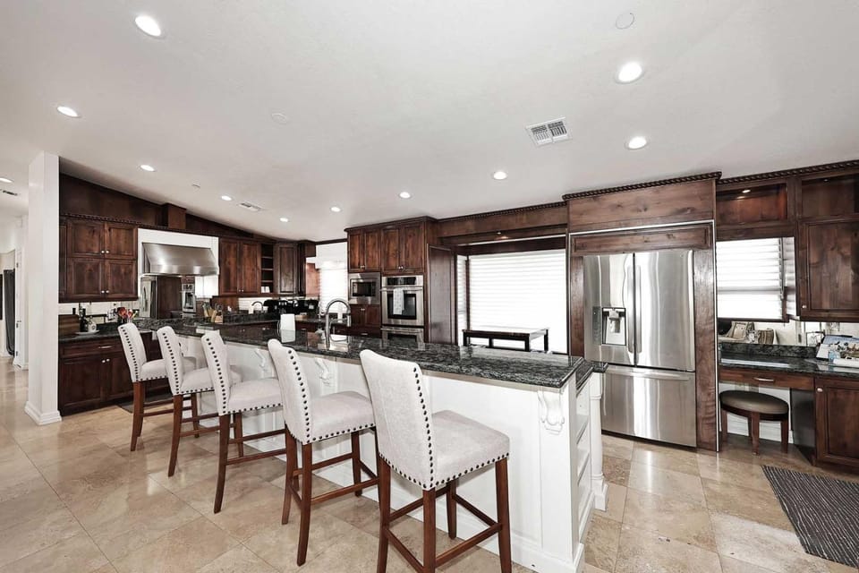 Private Executive Home, Pet Friendly, Walkable House in McCormick Ranch