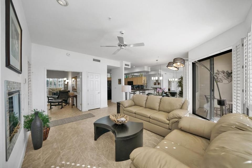 Waterfront 1st Flr, Gated, 2 BD Office, Trail House in McCormick Ranch