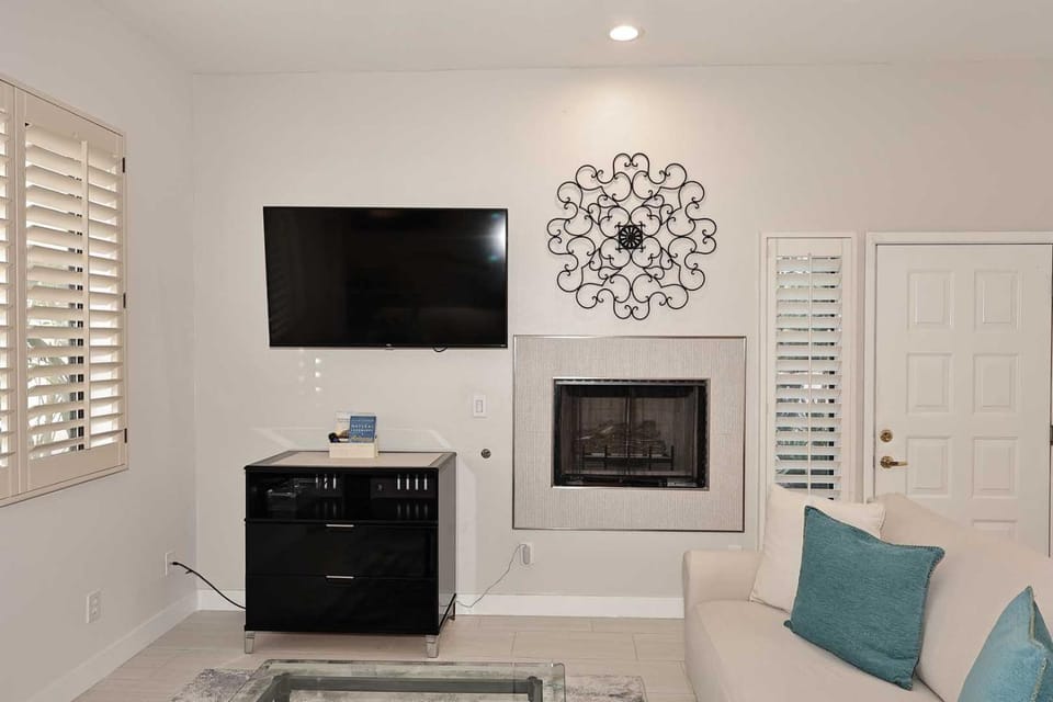 1st Flr, Enclosed Patio, Mercado Shops, Walkable House in McCormick Ranch