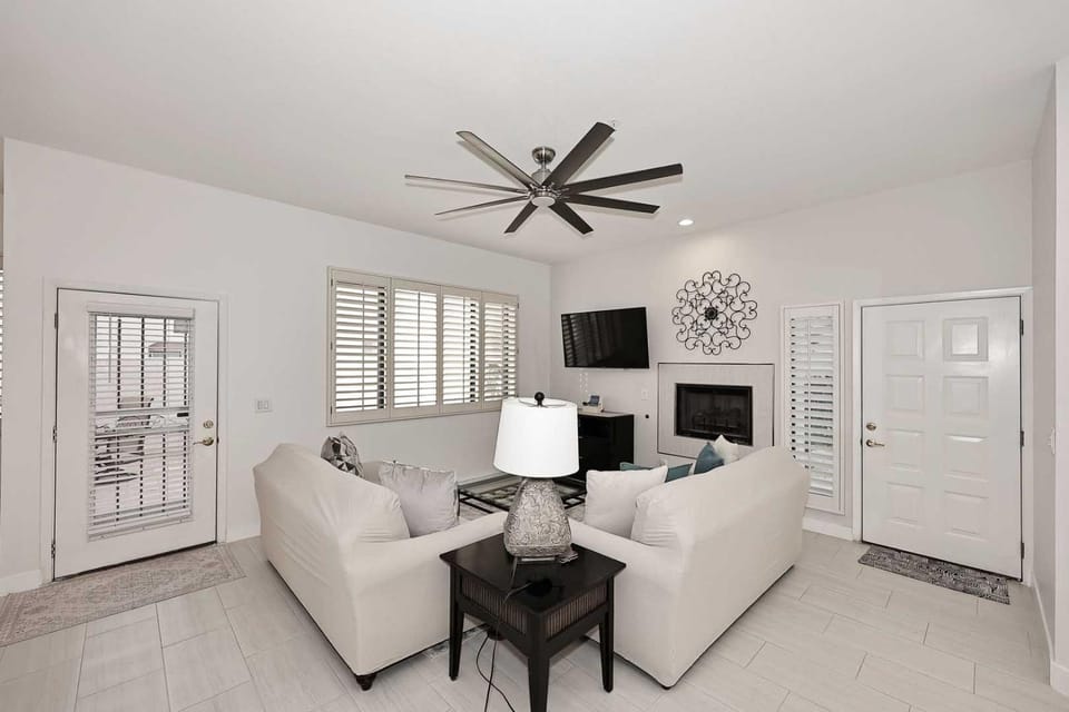 1st Flr, Enclosed Patio, Mercado Shops, Walkable House in McCormick Ranch