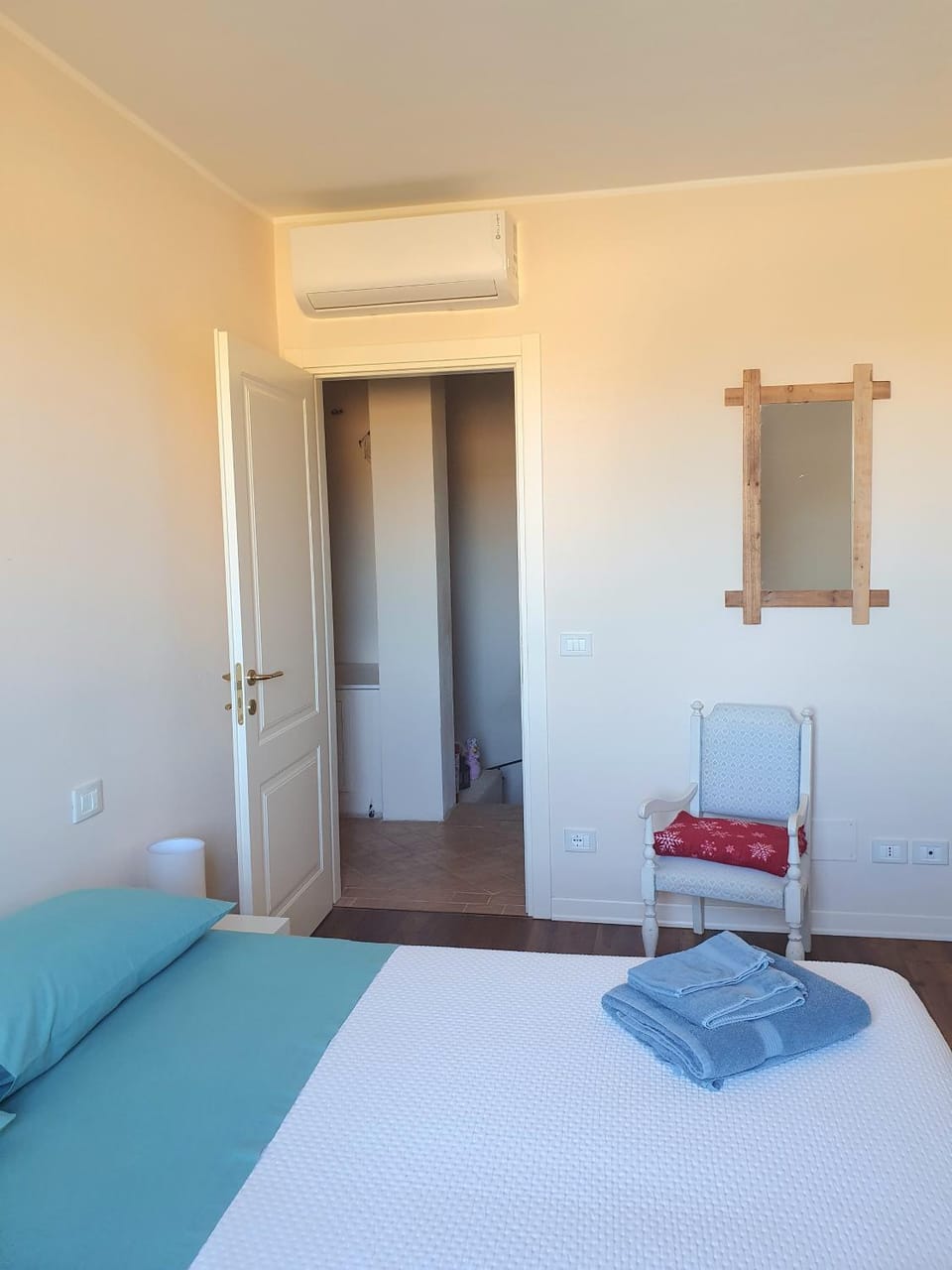 Bedroom, air conditioner