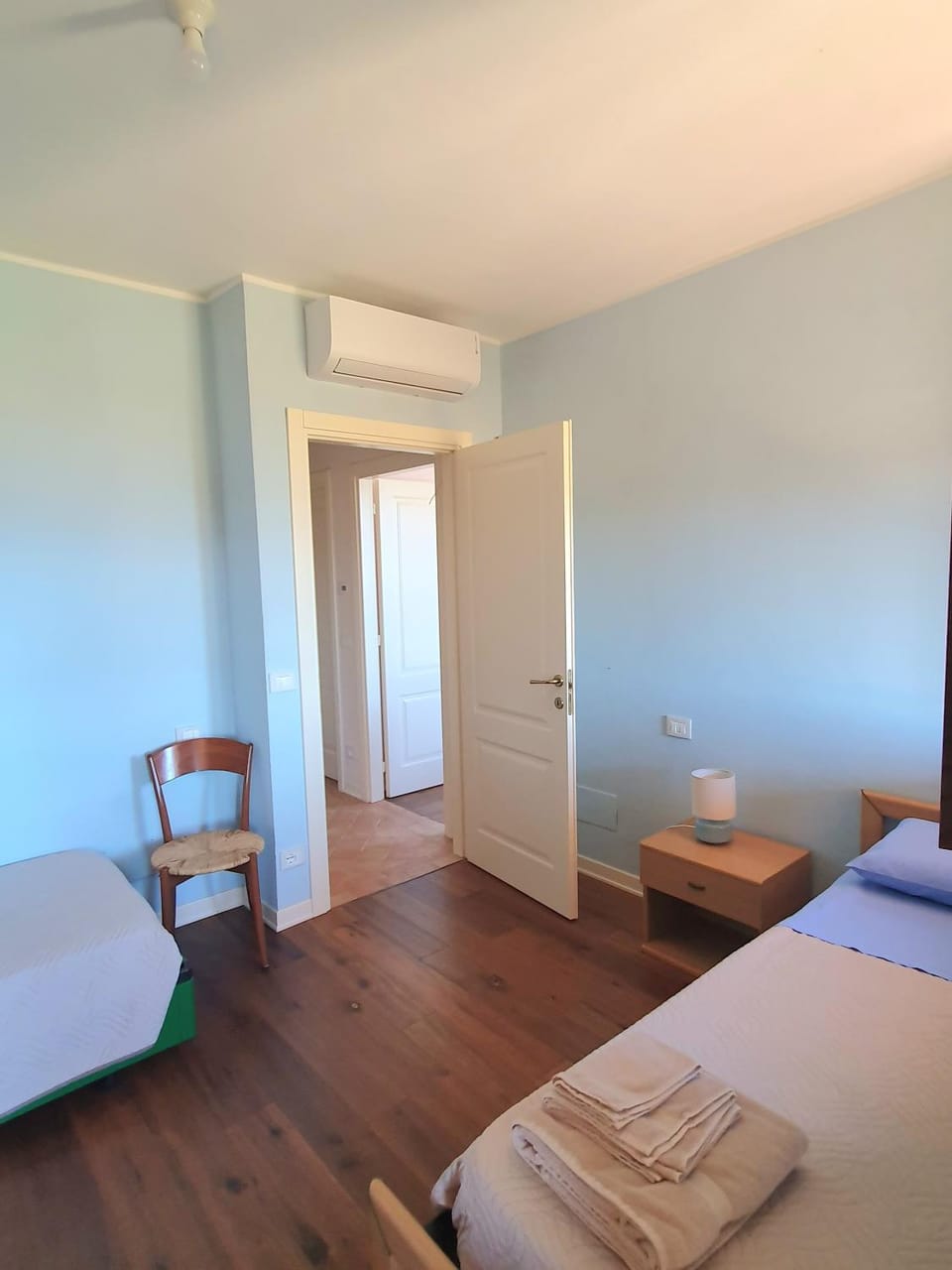 Bedroom, air conditioner
