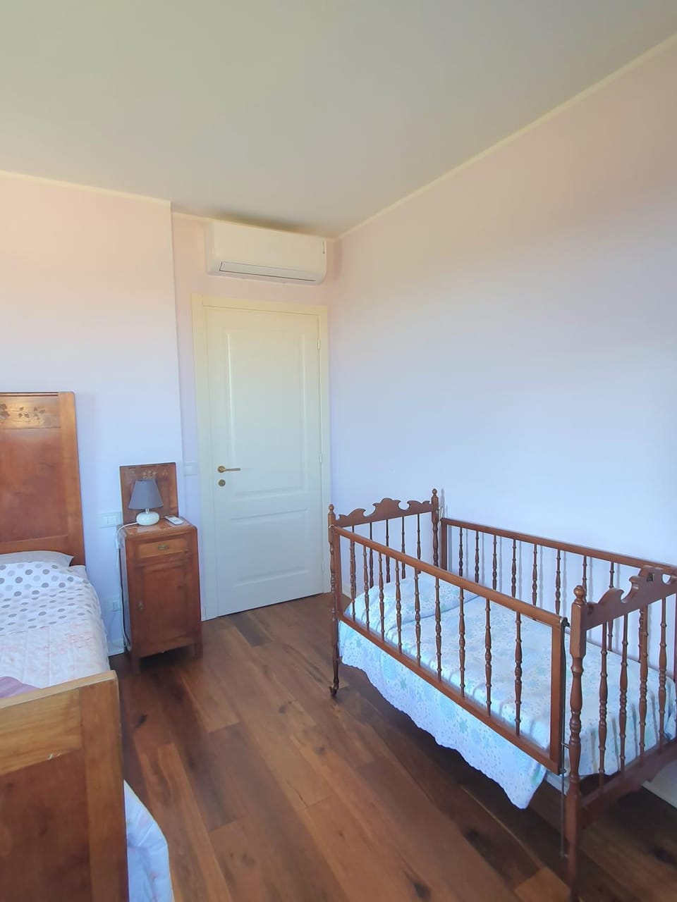 Bedroom, cot, air conditioner