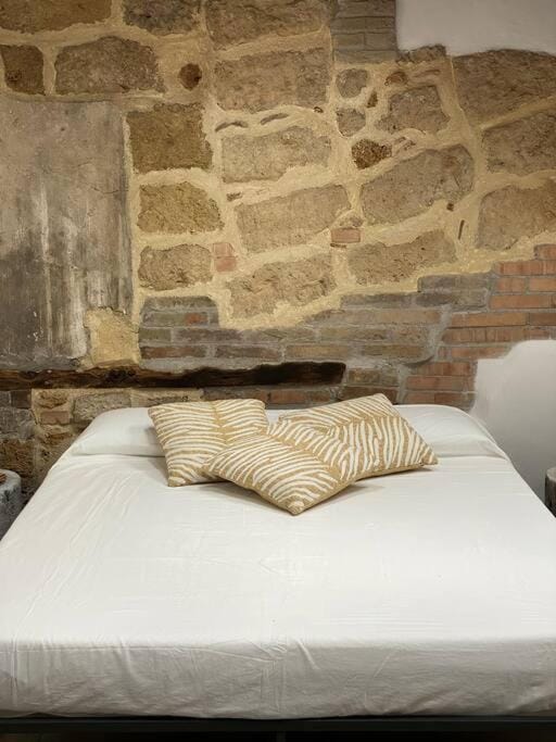 Bed, Decorative detail
