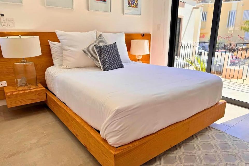Casa Gallo, Heated Pool, Exclusive Beach & Great Location House in Cabo San Lucas