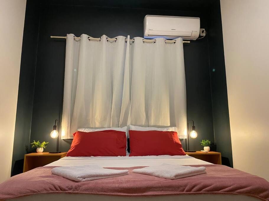 Bed, Photo of the whole room, air conditioner