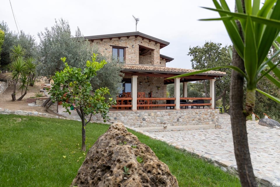 Property building, Garden, Garden view, Landmark view