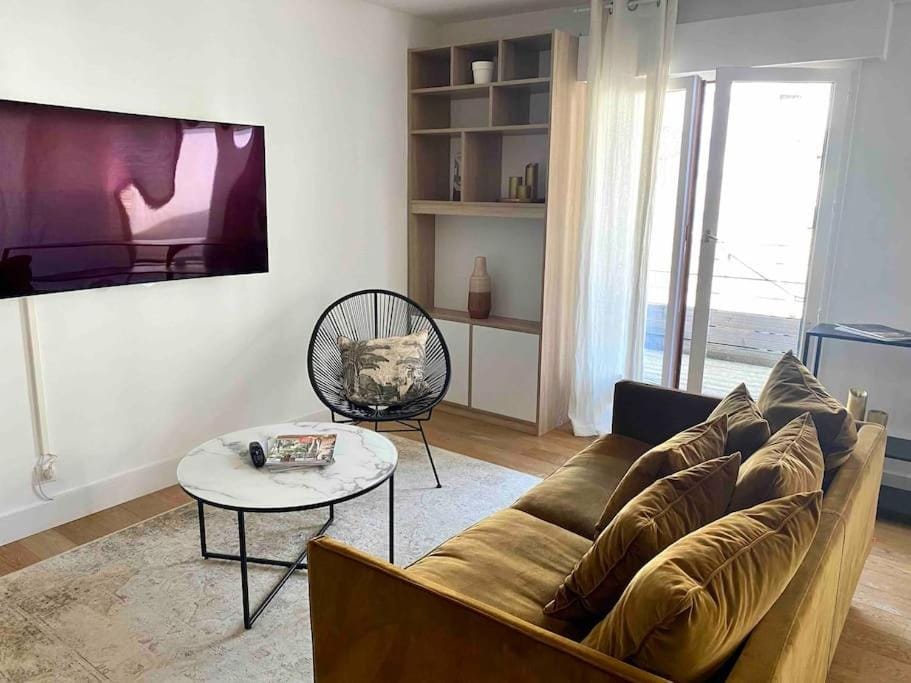 Communal lounge/ TV room