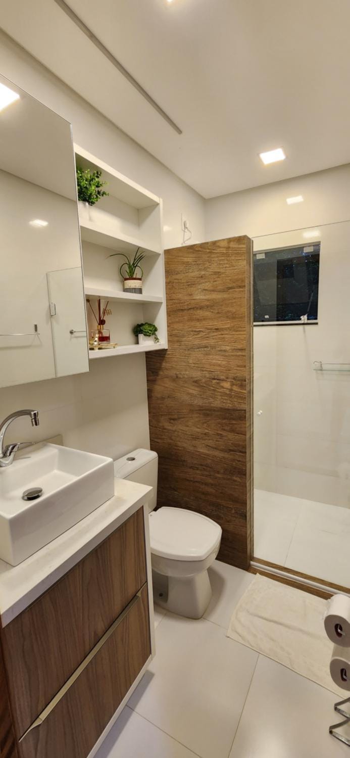 Shower, Toilet