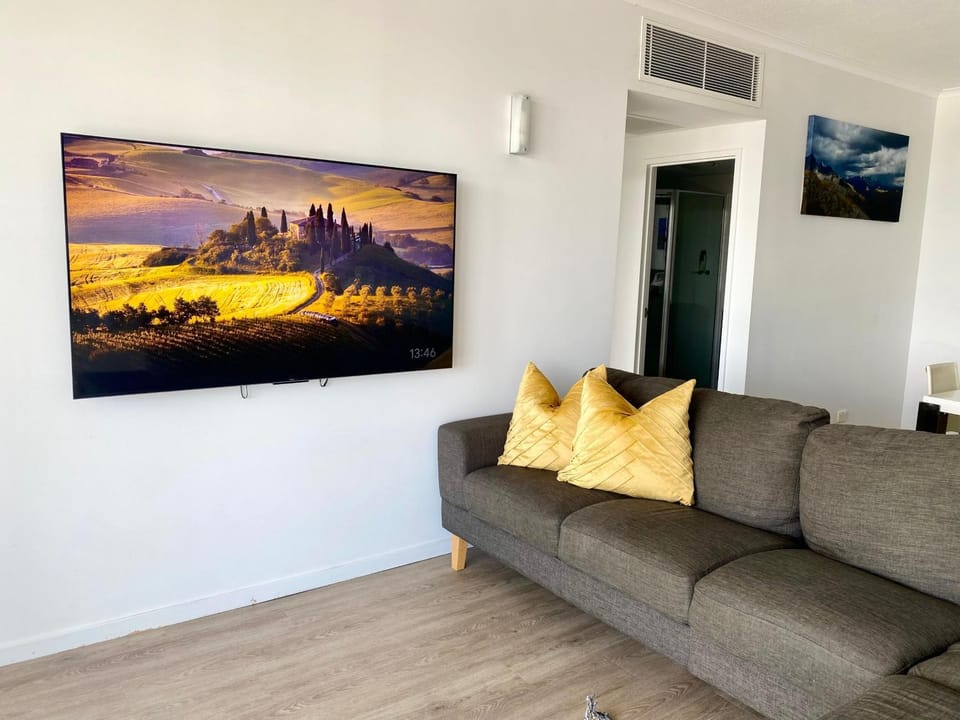 Altitude Eleven - Stadium & River Panorama Apartment in Townsville