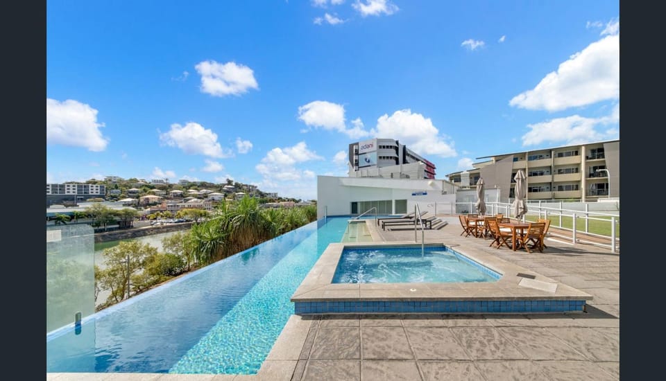 Altitude Eleven - Stadium & River Panorama Apartment in Townsville