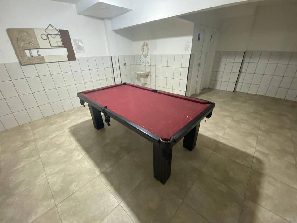 Billiard, Game Room
