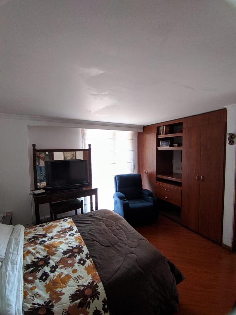 Bed, TV and multimedia, Photo of the whole room, Bedroom, hair dresser, wardrobe