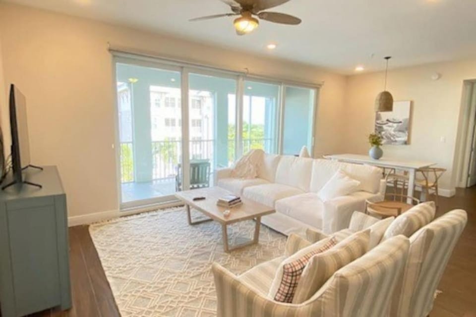 TV and multimedia, Living room, Seating area, fireplace