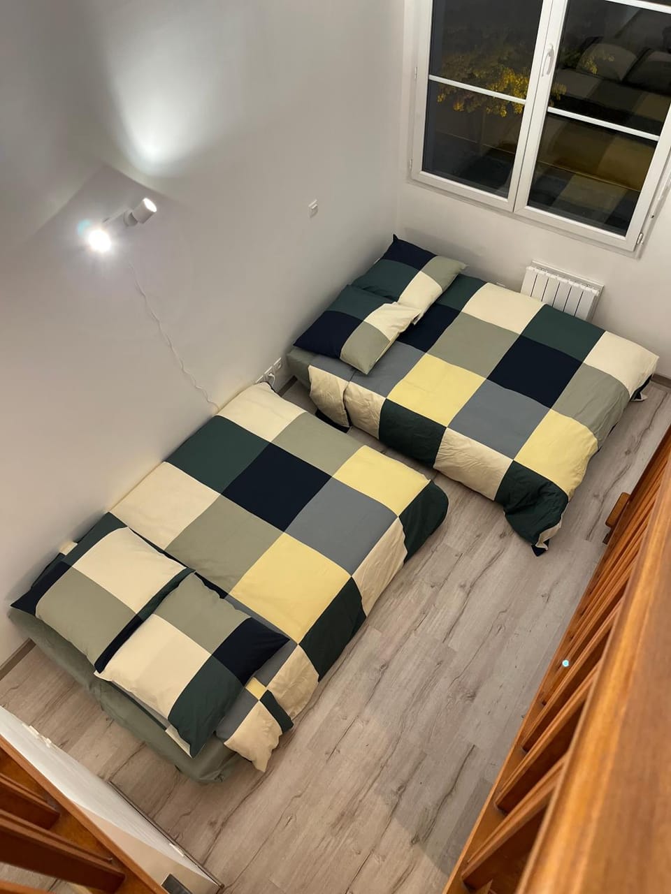 Bed, Living room