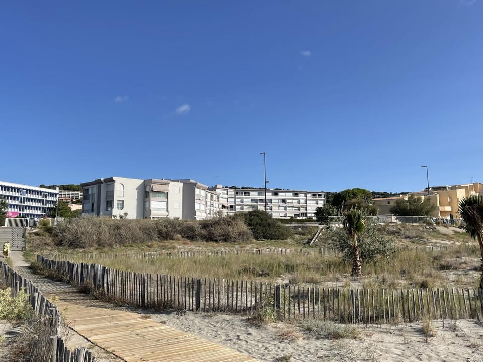 Appartement 2 pièces face à la mer avec terrasse, parking privé et wifi à Sète - FR-1-338-526 Apartment in Occitanie