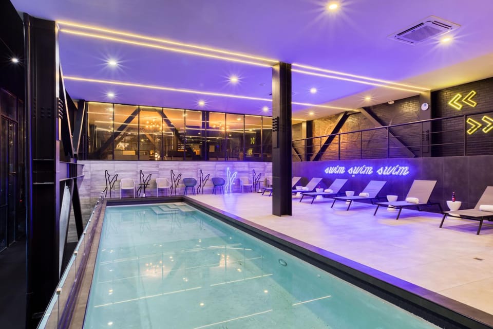 Swimming pool