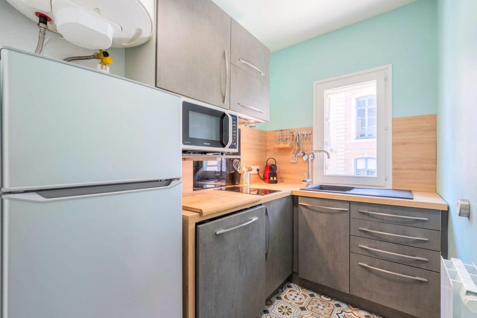 Kitchen or kitchenette