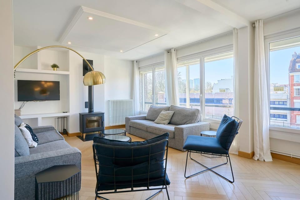 Large 130 m² 4-bedroom apartment Apartment in Lille