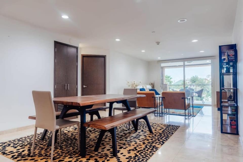 The Elegance of Oasis -3BR Apartment Beach Front Apartment in Noord