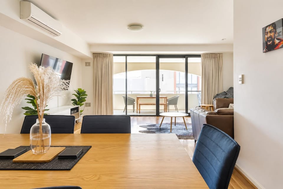 Spacious Freo Apt BBQ Balcony & 2 Cars Apartment in Perth