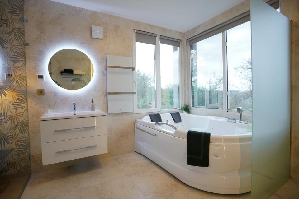Hot Tub, Hot Tub, Bathroom